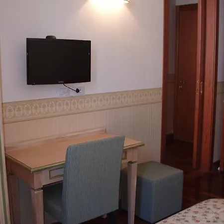 艾尔伯格伊尔卡夏托雷酒店 3*