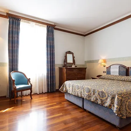 艾尔伯格伊尔卡夏托雷酒店 酒店 斯佩洛