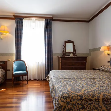 艾尔伯格伊尔卡夏托雷酒店 3*